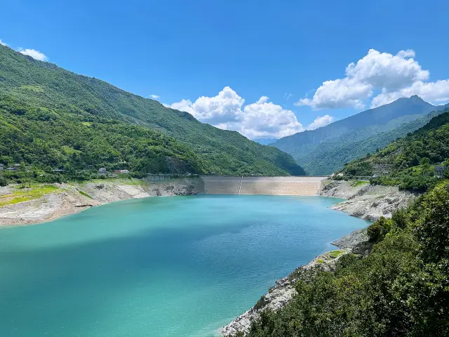 Jiajin Mountain, the first snow mountain crossed by the Red Army during the Long March; Qiaoqi Lake; Red Army Umbrella
