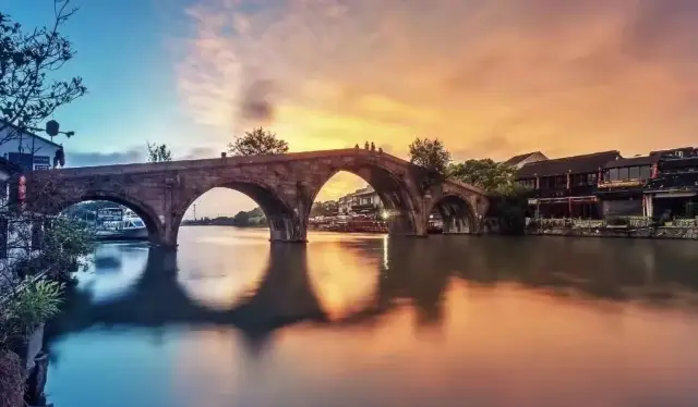 318 起點，90 公里，免費打卡 7 個特色古鎮