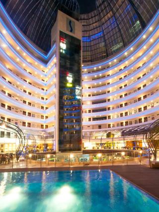 🌟 Cali's Comfy Stay: Hotel Spiwak Chipichape 🛍️🛏️