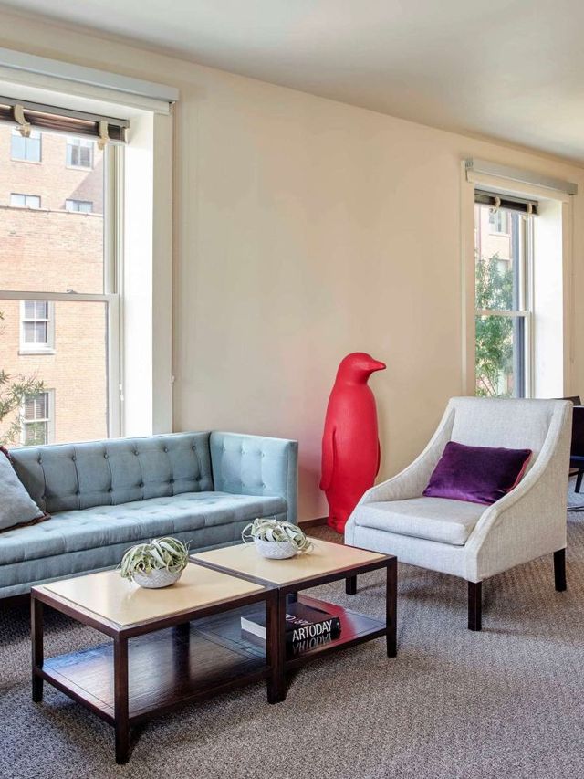 🎨 Louisville's Artsy Sleepover Spot: 21C Museum Hotel 🛏️✨