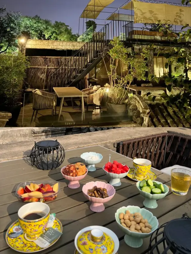 Beijing! Nanluoguxiang! A courtyard hotel you won't want to leave.