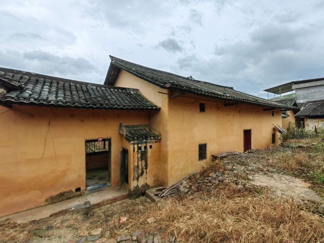 廣西鹿寨仁里屯鄧氏堂祠。