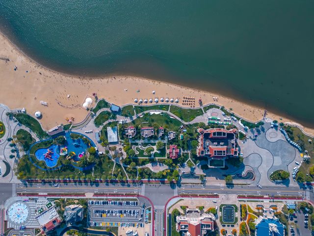 曹妃甸攬月灣：文旅融合的璀璨之地。