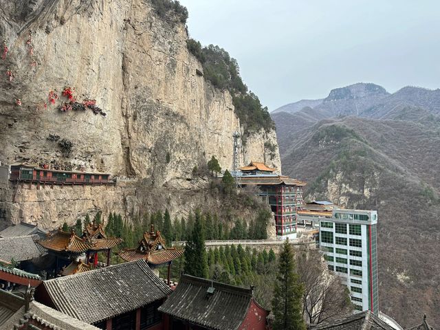 介休雲峰寺|抱腹岩下的奇特景觀。 介休雲峰寺|抱腹岩下的奇特景觀。