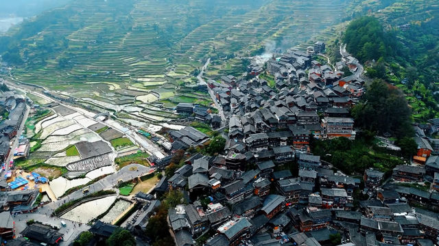 探索秋冬貴州之旅，帶你玩轉多彩貴州，體驗不一樣的秋冬韻味。