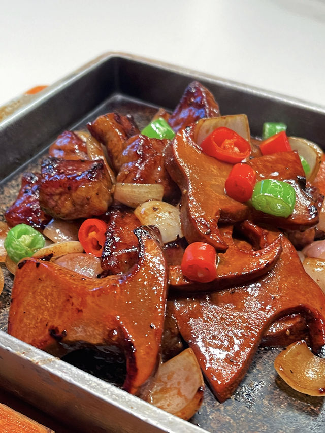 美容養顏來碗土雞燉花膠。