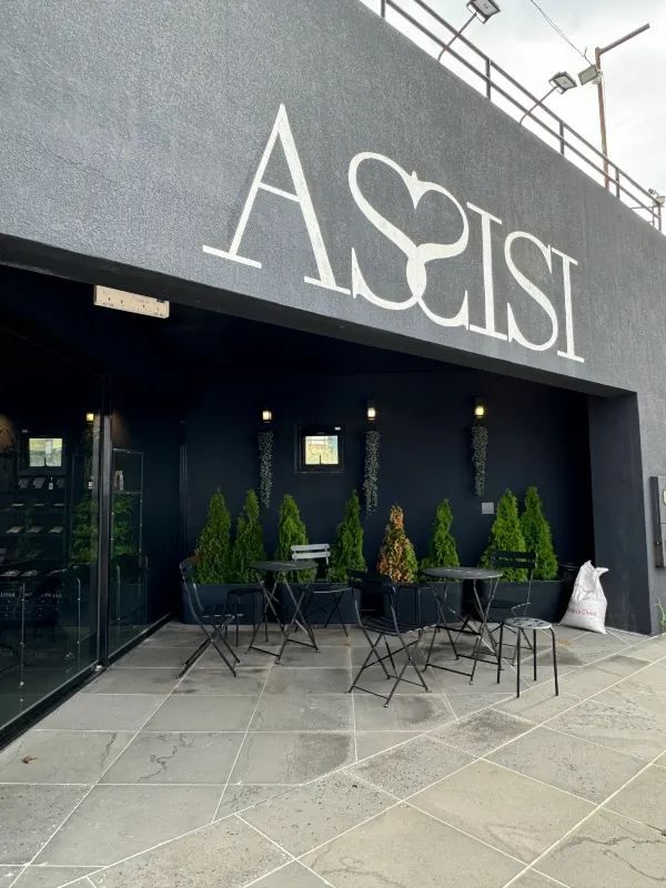 A Perfume-Selling Café in Aewol-eup