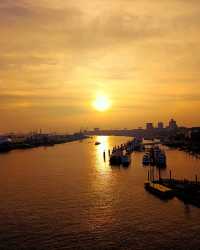 夕陽與航海的交響曲：呂貝克港口的黃昏之美