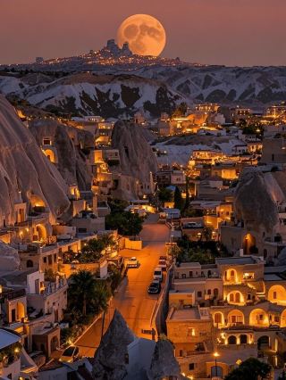 A Mom's Guide to Making Cave Hotel Dreams Come True in Türkiye - My Kid's Hot Air Balloon Adventure!