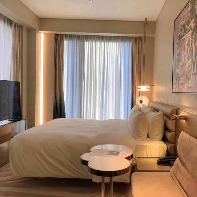 在新加坡 這家酒店的屋頂泳池真的太美了