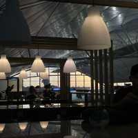 ✈️香港機場銀刃貴賓室｜候機也能超愜意！