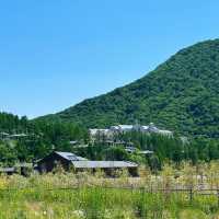 夏日避暑首選 - 隱藏喺東北山溝嘅溫泉泳池度假酒店