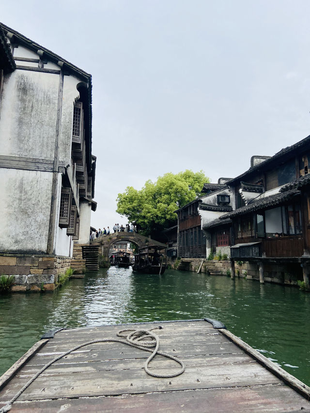 枕水江南，烏鎮的兩天一夜慢時光搖櫓船劃過石板橋，喚醒了一整個江南的溫柔  Day1：東柵漫步