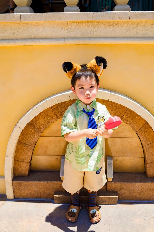化身小尼克和大朱迪，勇闖迪士尼！