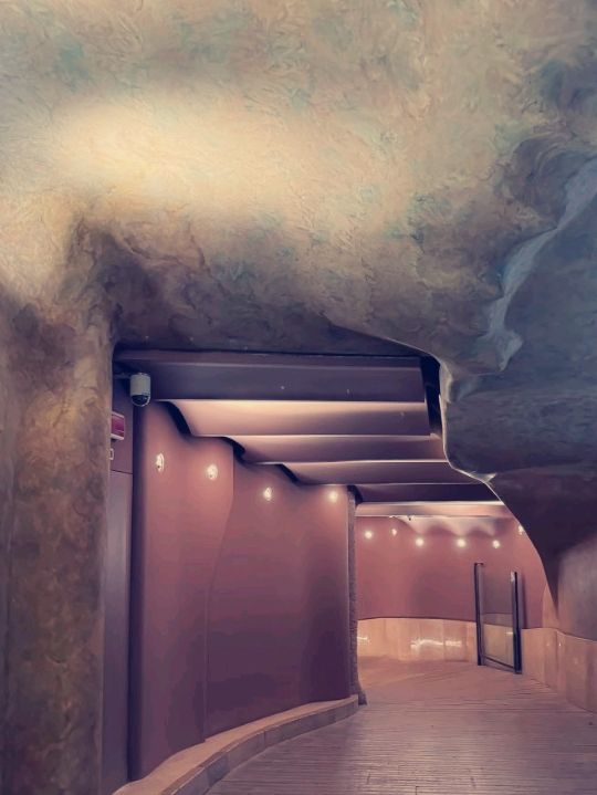 巴塞隆納魔幻建築！米拉之家驚艷體驗】**  