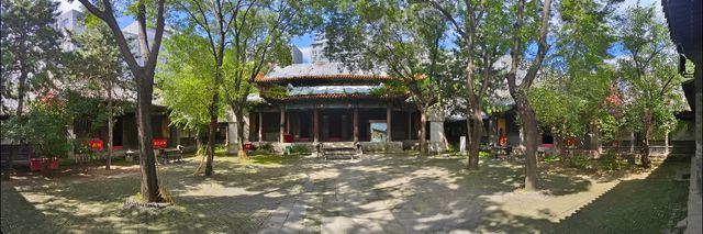 承德城隍廟 | 穿越三百年的皇家秘辛，這座藏在胡同裡的「小故宮」美到窒息！   姐妹們！今天帶你