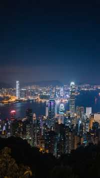 國慶不去人擠人，我在香港山頂看全城為中國打Call