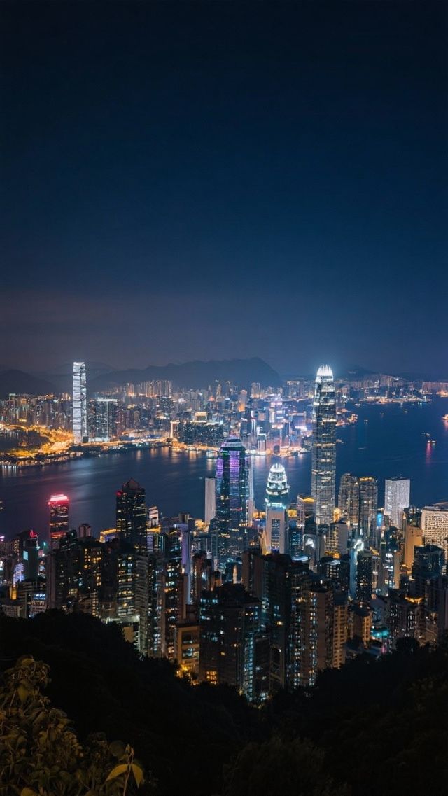國慶不去人擠人，我在香港山頂看全城為中國打Call