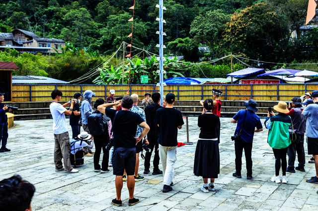 格凸河岩腳寨追光記｜在苗寨煙火裡遇見奇蹟