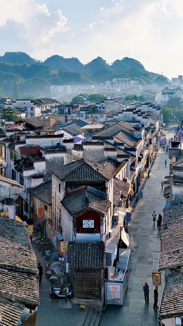 南京出發歙縣二日遊超詳攻略（含交通/路線/打卡亮點） 一、交通方式（南京→歙縣） - 高鐵：南京站/