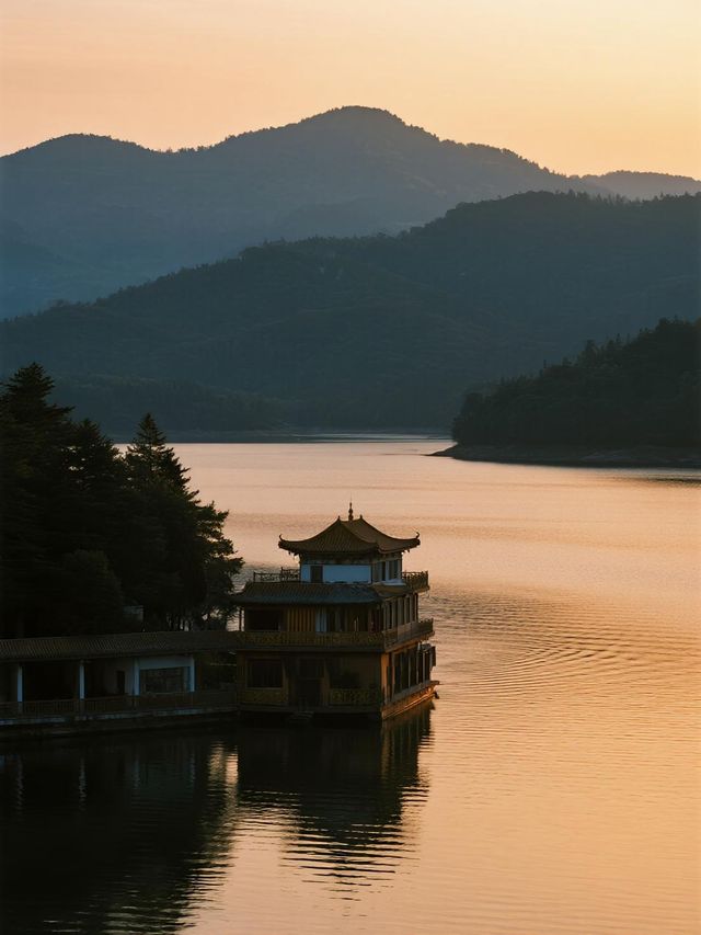 黃山秋季登山攻略 雲海機率翻倍期，小眾路線避開人潮！​​