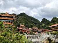 #天水淨土寺｜千年古剎藏在仙人崖，陰雨天氛圍感拉滿！   隱世古剎！四大石窟外的禪意秘境！  