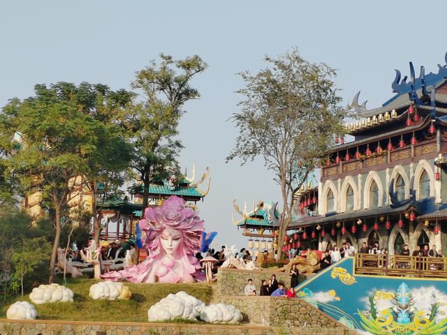 菊花文化節時間 2025年10月18日-11月17日，現在去剛好。滿園菊花+武俠NPC，沉浸感拉滿