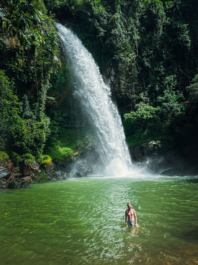Самый большой водопад на Хайнане Китай Самый большой водопад на Хайнане Китай