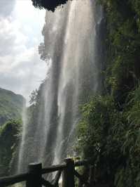 興義必打卡！穿越地球裂縫的瀑布仙境！   交通出行 地址：貴州省黔西南布依族苗族自治州興