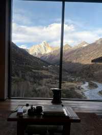 四姑娘山封神民宿!推窗直面雪山,私湯星空