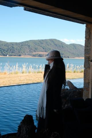 호숫가에서 만나는 옥룡의 비밀