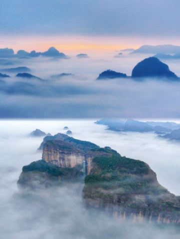Successful reverse winter vacation trip! Encountering the rivers and lakes in ink and wash painting