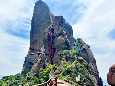 Discover Guifeng Mountain in Yiyang, Jiangxi: A Thousand Years of