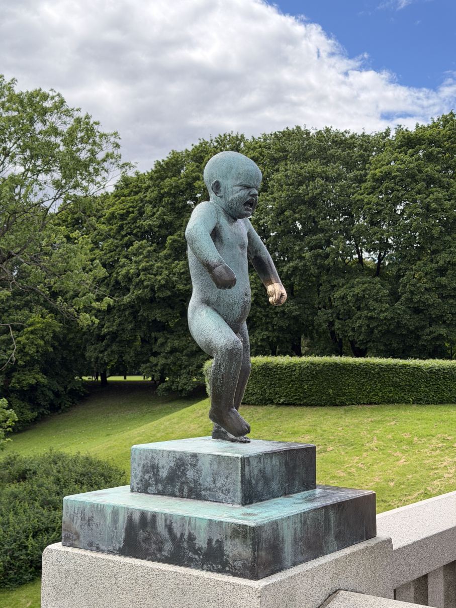 オスロ・ヴィーゲラン彫刻公園｜ここで、人の一生を見届ける | Trip