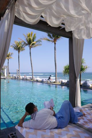 Regent Bali, Cangku Thom – A relaxing luxury retreat perfect for a slower pace of life and a relaxing vacation. In your early thirties, you slowly come to appreciate the comfort of a comfortable vacation without the need for a rushed itinerary.
