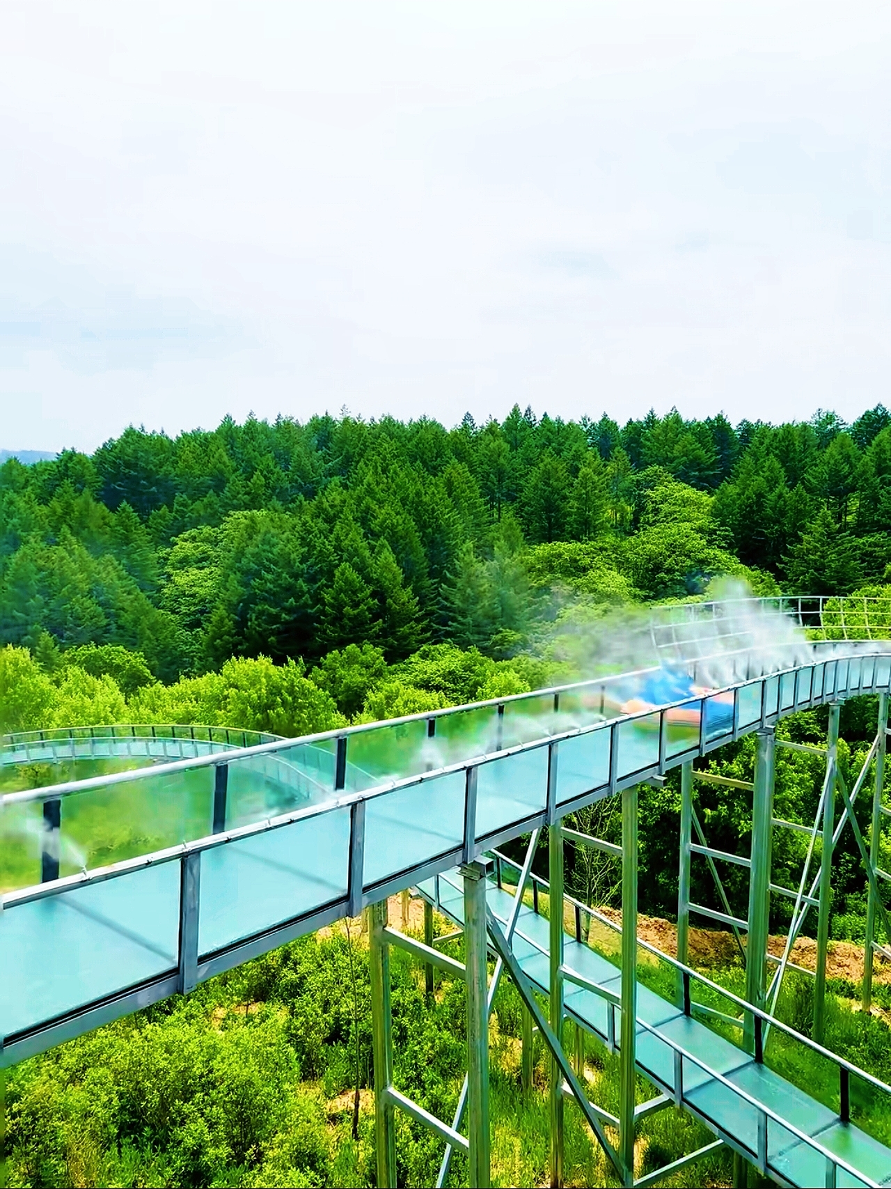 #One-tap video: Record your summer Liaoning hidden gem for summer retreats | Yulongxi Grand Canyon, enjoy streams + glass water slides in one go  Looking for a spot near Shenyang/Fushun that isn't