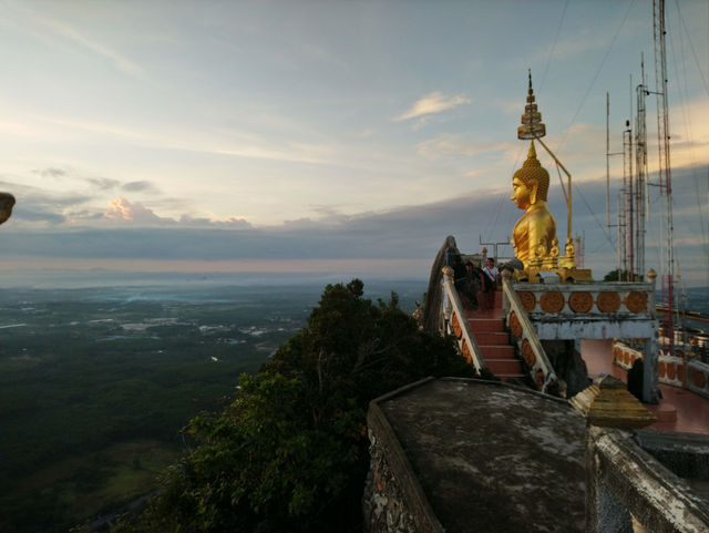 พิชิตยอดเขา วัดถ้ำเสือ