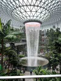 World's tallest indoor waterfall at Changi 🤩