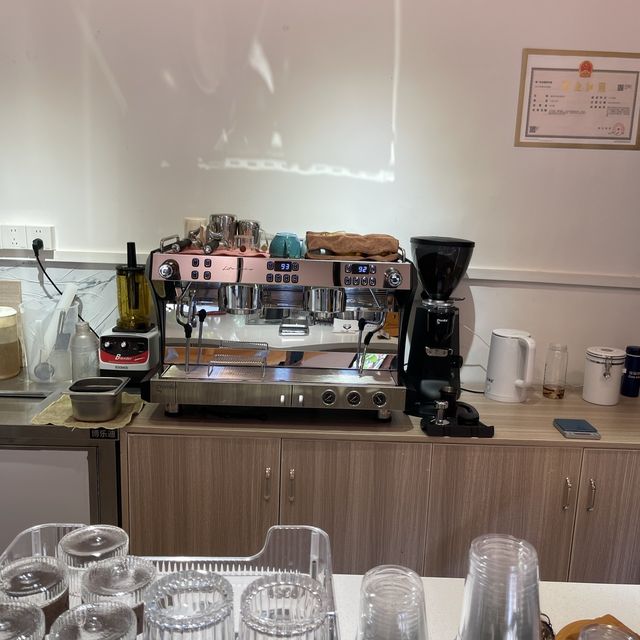 ☕️【肇慶Hipster必訪！佐佑茶飲】挑戰你味蕾的微光咖啡小屋！