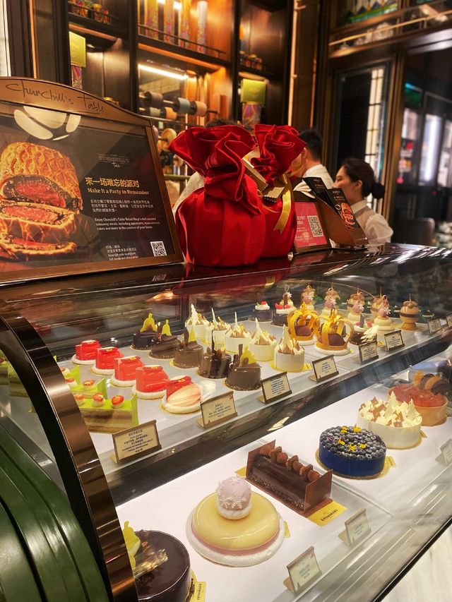 Churchill’s Boutique at the Londoner 🌰🥜🫘