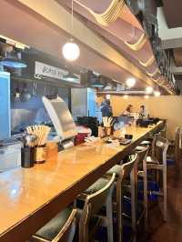 〖 ソウル・誠信女大入口〗 脂が乗ったサーモン丼🐟✨豚カツも人気なお店!!