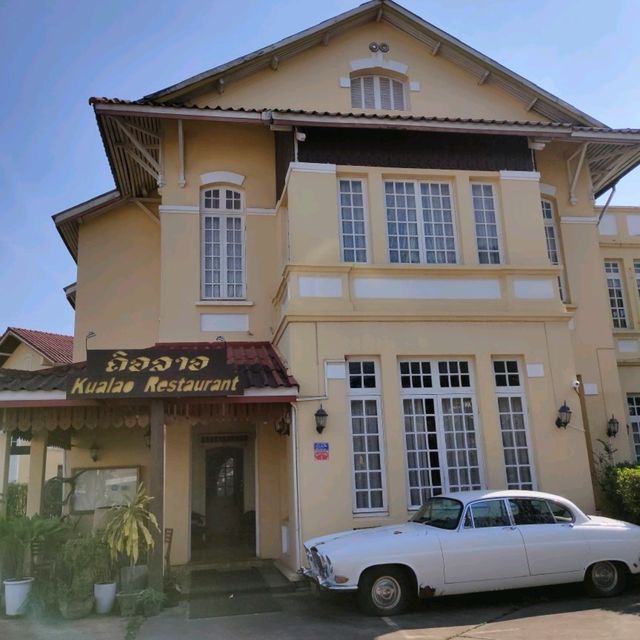 🇱🇦ラオス ヴィエンチャン "タートダムと周辺" ストゥーパが街中!? 周辺はオシャレ!!ສວນທາດດຳ

 