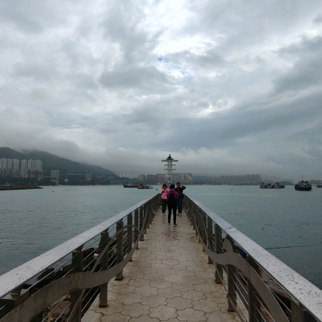 細雨濛濛🌧慢步行，屯門碼頭，海濱花園