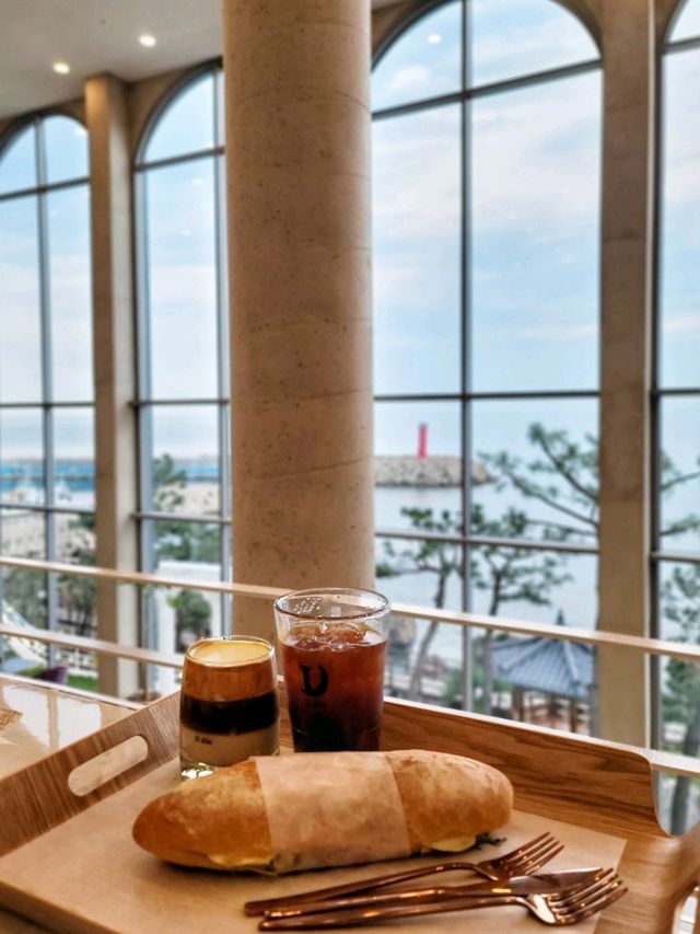 역대급 통창뷰가 멋진 포항카페 오딘🏛