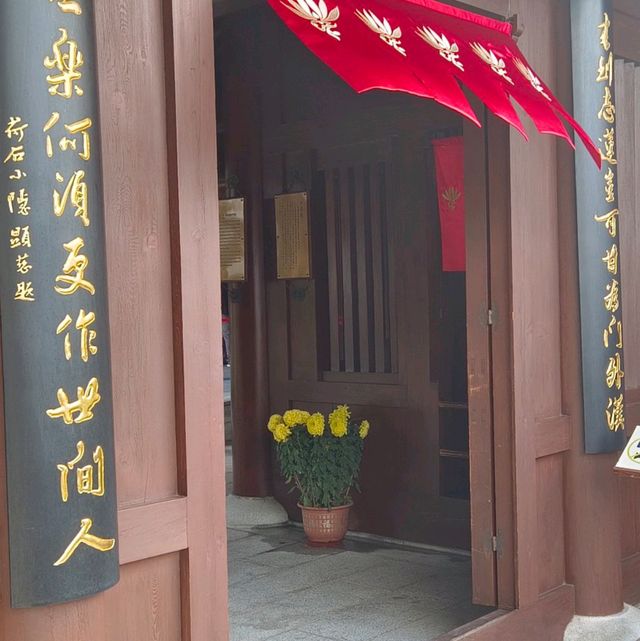 珍石展覽！大雄殿，觀音殿，藥師佛殿環立！氣象千字萬宙！