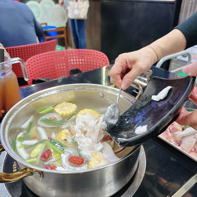 油麻地黎個椰子雞鍋打邊爐🍲凍冰冰岩曬
