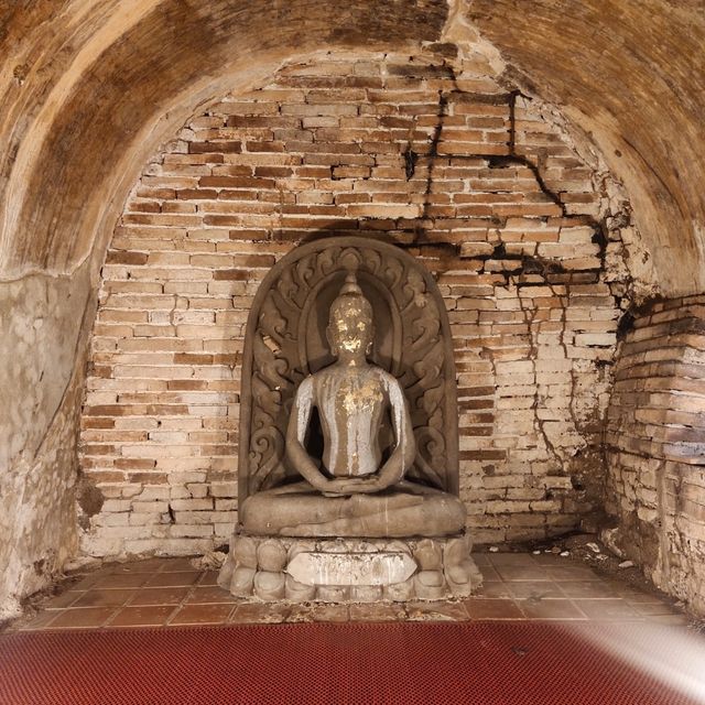 กราบไหว้ขอพร วัดโบราณ "วัดอุโมงค์"