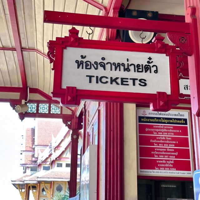 สถานีรถไฟหัวหิน แลนด์มาร์คสุดคลาสสิค ที่ห้ามพลาด