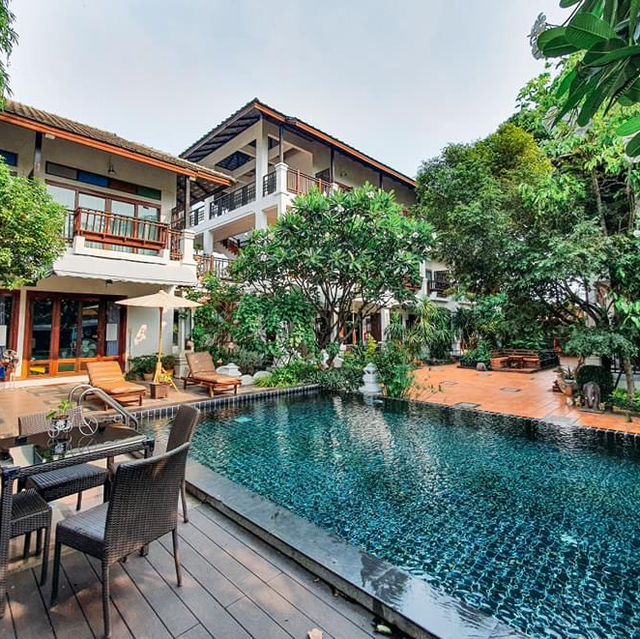 Vivid Cafe คาเฟ่สไตล์ธรรมชาติในเมืองศรีสะเกษ