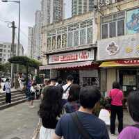 官也街排隊店！樽仔鴛鴦配豬扒包！